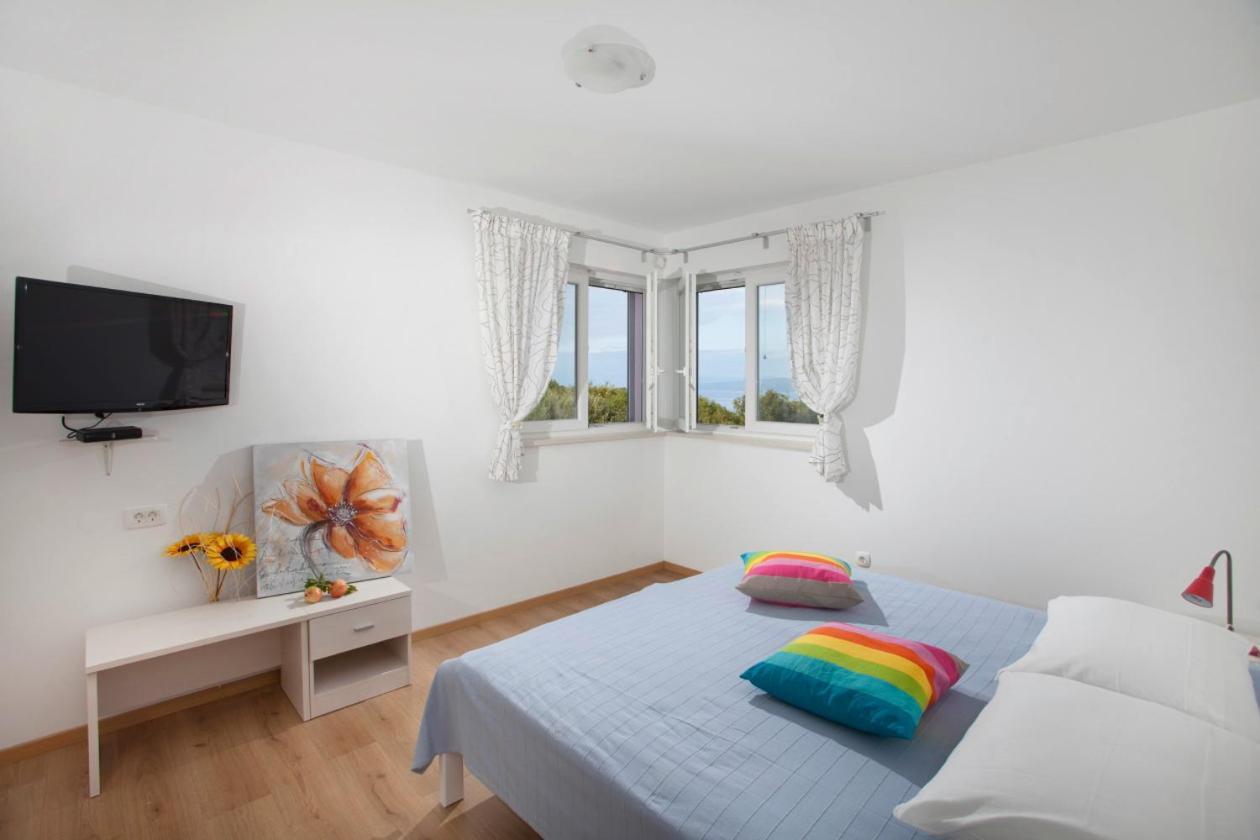 Villa Mirta In Crni 라빈 외부 사진
